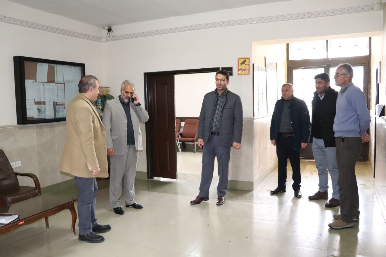 بازدید فرماندار چالدران از ادارات خدمات رسان در طی بارش نزولات آسمانی