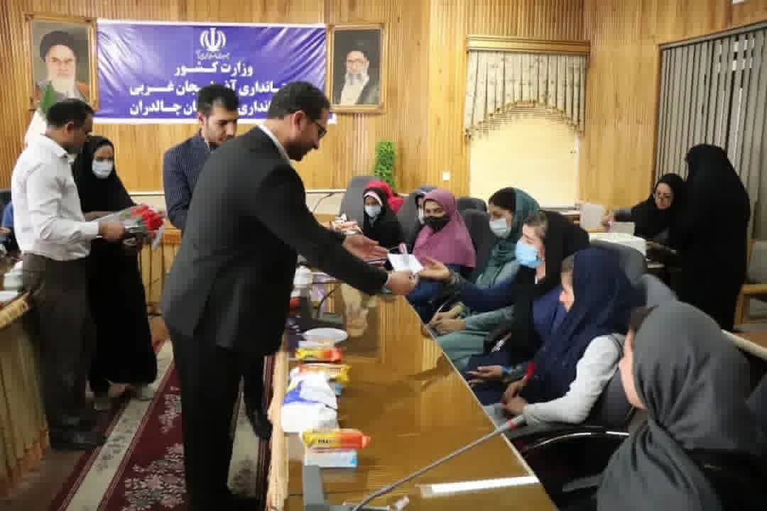 با حضور محمد رضاعبدالله نژاد فرماندار شهرستان چالدران همزمان با سالروز ولادت حضرت معصومه (س)و روز دختر مراسم ویژه گرامی داشت این روز بزرگ در محل سالن اجتماعات فرمانداری چالدران برگزار شد .