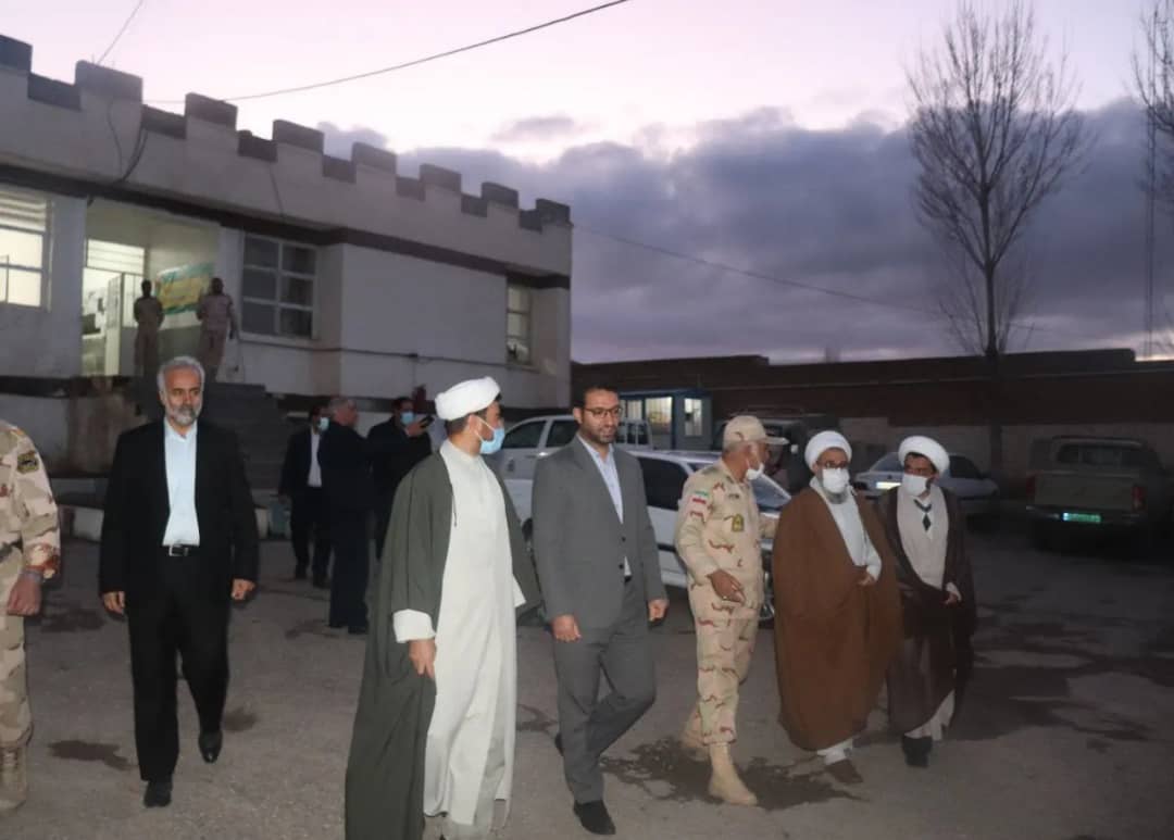 ✅محمد رضا عبدالله نژادفرماندار شهرستان چالدران به همراه حجت الاسلام و المسلمین محمدزاده امام جمعه شهرستان چالدران، با حضور در گروهان مرزی بخش دشتک با مرزبانان و حافظان امنیت دیدار و گفت و گو کردند.