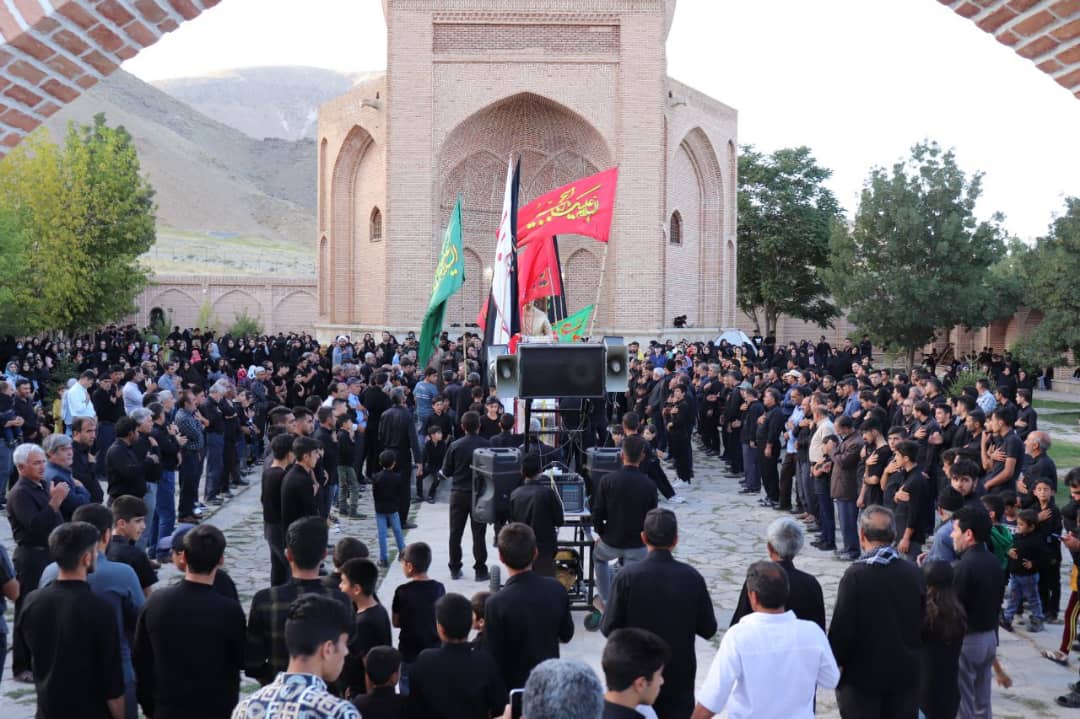 حضور فرماندار و مسئولین شهرستان چالدران در جمع جاماندگان از پیاده روی اربعین حسینی