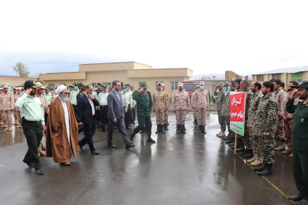 همزمان با سوم خرداد روز مقامت، ایثار و پیروزی؛  با حضور عبدالله نژاد فرماندار چالدران مراسم صبحگاه مشترک  نیروهای مسلح این شهرستان در محل میدان صبحگاه  سپاه چالدران  برگزار شد .