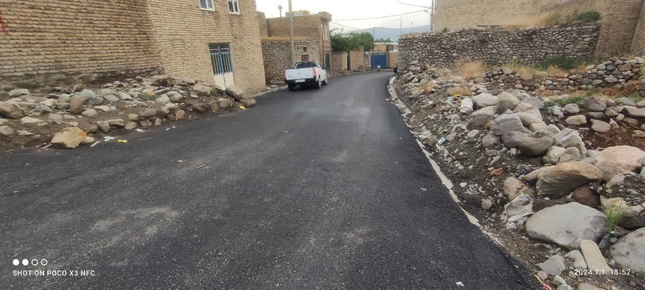 بازدید محمد رضا عبداله نژاد فرماندار چالدران از طرح آسفالت معابر روستای سعدل