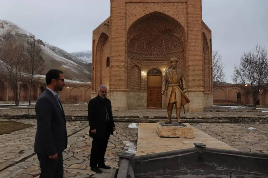 ✅ عبدالله نژاد فرماندار شهرستان چالدران به همراه ابراهیم زاده معاون سیاسی، امنیتی و اجتماعی فرماندار با حضور در مقبره سید صدرالدین ضمن تبریک عید با مسافران نوروزی دیدار و گفتگو کرد.