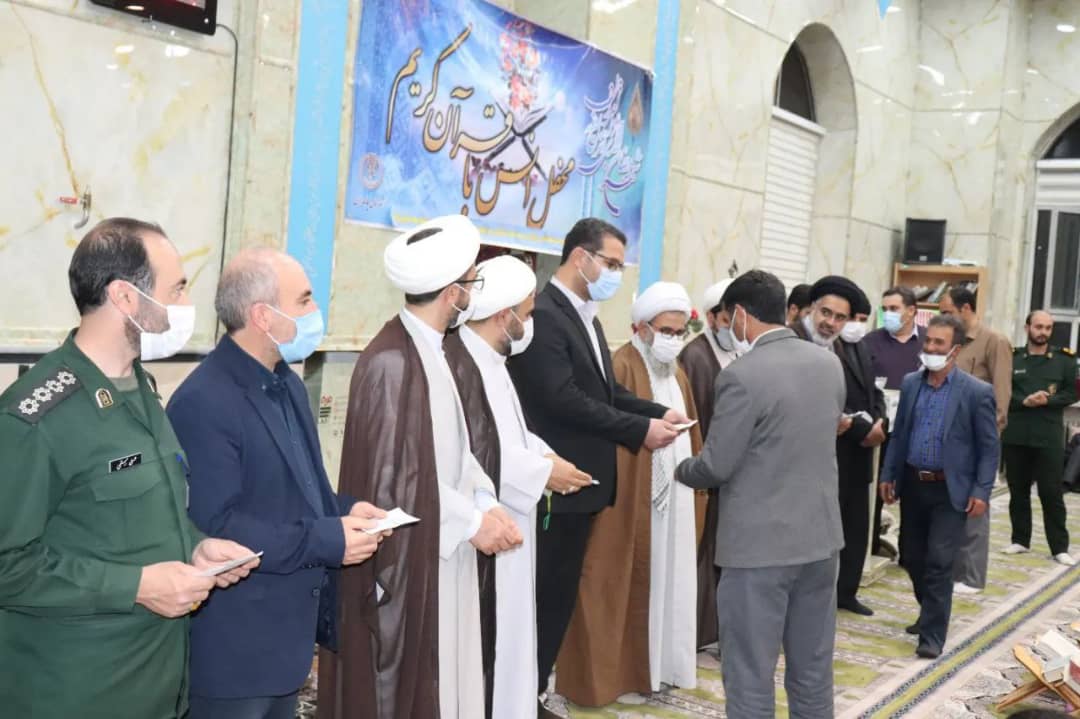 ✅باحضور محمد رضا عبدالله نژاد فرماندارشهرستان چالدران، معاونین فرماندار و حجت الاسلام والمسلمین محمدزاده امام جمعه شهرستان مراسم معنوی محفل انس با قرآن در مسجد جامع روستای سعدل برگزار شد.