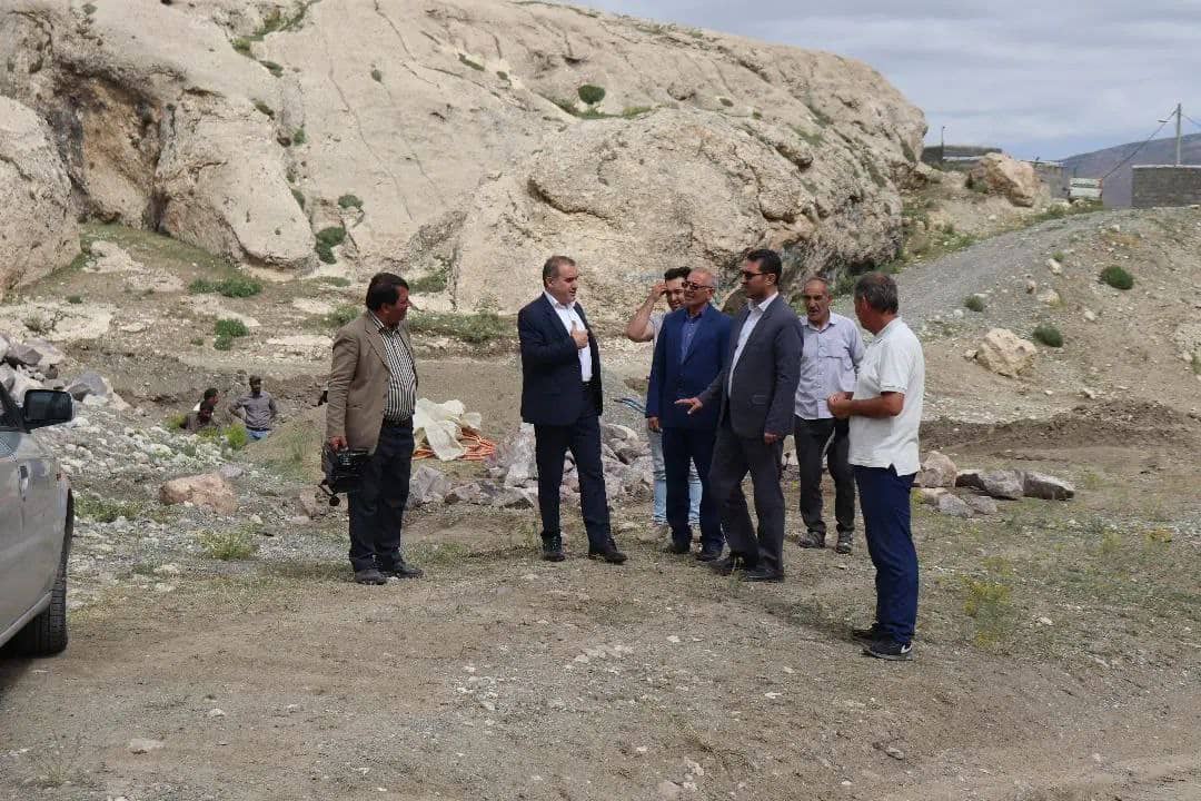 در راستای مصوبات سفر استاندار آذربایجان غربی به شهرستان چالدران محمدرضا عبدالله نژاد فرماندار چالدران از روند اجرایی طرح بهسازی و آسفالت ریزی راههای روستایی قولار ، بابااحمد و آغ داش بازدید نمودند.