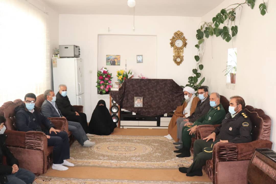 ✅در سومین روز از ایام الله دهه مبارک فجر با حضور عبدالله نژاد فرماندار شهرستان چالدران ،از خانواده شهیدان دیدار و تجلیل شد