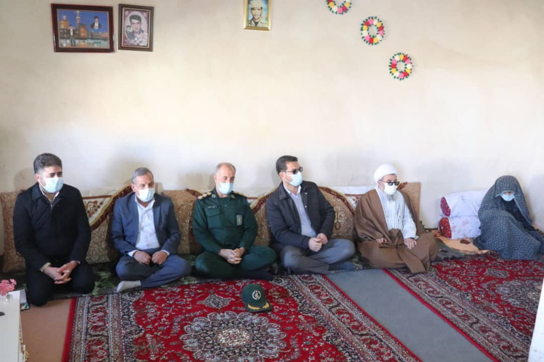 ✅در سومین روز از ایام الله دهه مبارک فجر با حضور عبدالله نژاد فرماندار شهرستان چالدران ،از خانواده شهیدان دیدار و تجلیل شد