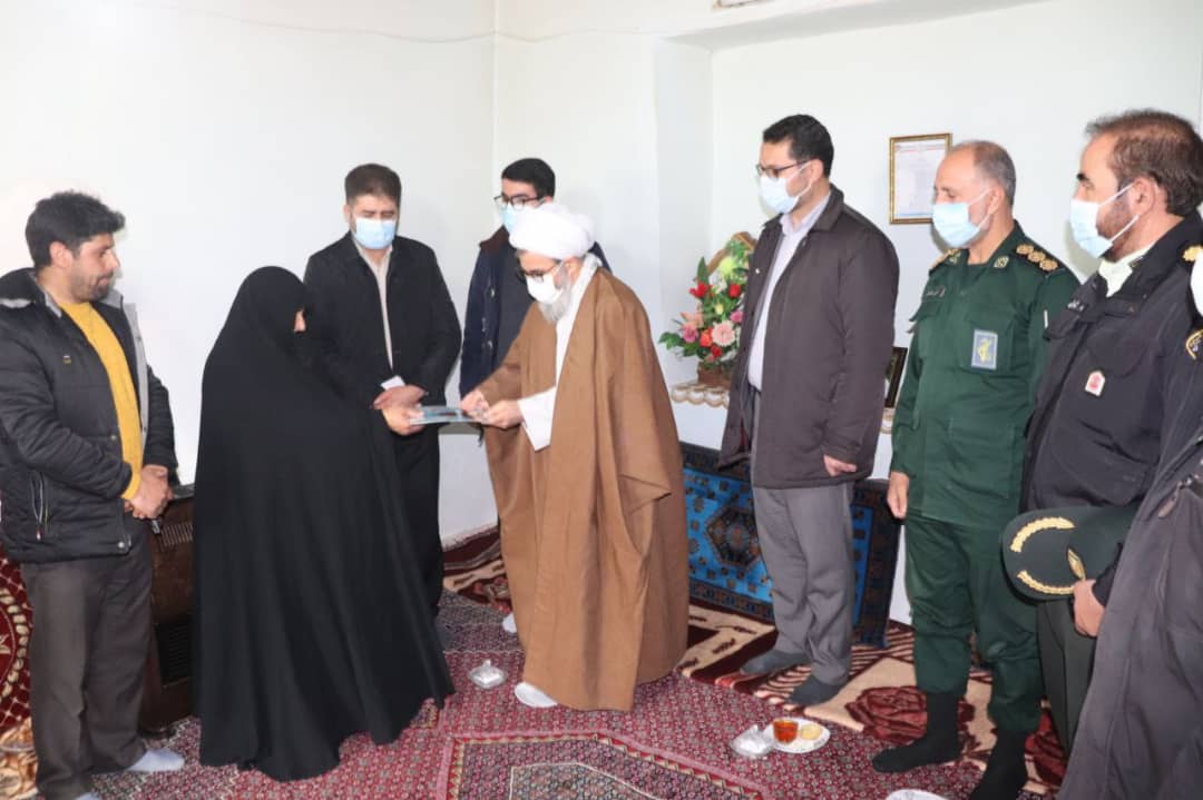 ✅در سومین روز از ایام الله دهه مبارک فجر با حضور عبدالله نژاد فرماندار شهرستان چالدران ،از خانواده شهیدان دیدار و تجلیل شد