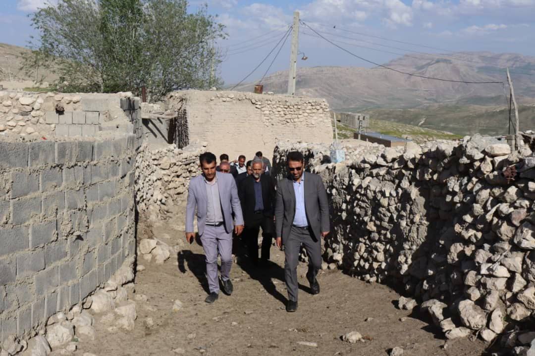 عبدالله نژاد فرماندار چالدران در روستای جغال چالدران حضور یافت و با اهالی روستا دیدار و مسائل و مشکلات آنان را از نزدیک مورد بحث و بررسی قرار داد .