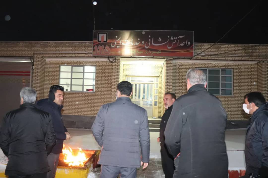 ✅عبدالله نژادفرماندار شهرستان چالدران به همراه معاونین خود با حضور در بین مردم از آداب و رسوم رایج چهارشنبه سوری در چالدران بازدید و این مراسم کهن را به مردم این شهرستان تبریک و تهنیت گفت.