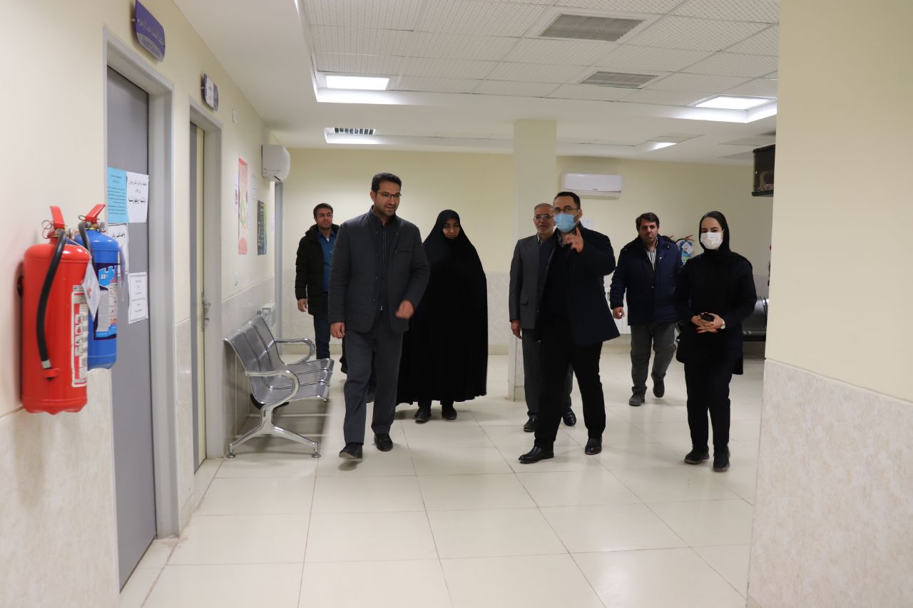 فرماندار چالدران به همراه موسوی بخشدار دشتک و دکتر علیزاده رئیس شبکه بهداشت ودرمان ازروند ارائه خدمات درمانی و بهداشتی مرکز جامع سلامت شهر آواجیق بازدید وبا پرسنل این مرکز دیدار و گفتگو کرد .