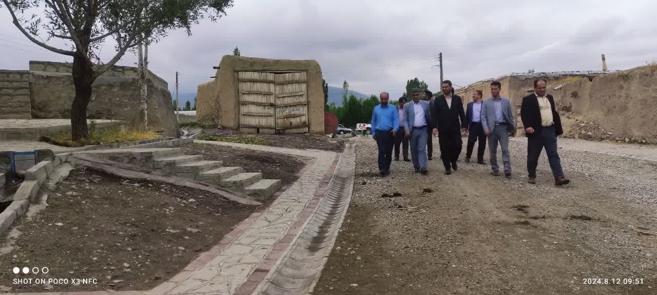 فرماندار چالدران به همراه بخشدار مرکزی از روند اجرائی طرح هادی در روستای قادو کندی بازدید کرد
