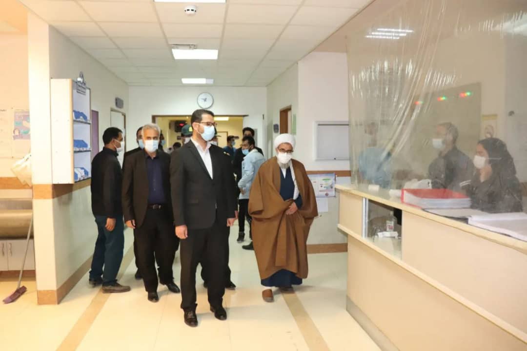 محمد رضا عبدالله نژاد فرماندارشهرستان چالدران با حضور در بیمارستان شهید بهشتی شهرستان ضمن عیادت از بیماران بستری با کادر درمان این بیمارستان نیز دیدار و با آنان به بحث و گفتگو پرداخت.