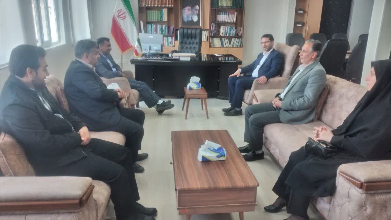 دیدار اعضای شورای اسلامی شهر و شهردار سیه چشمه با محمدرضا عبدالله نژاد فرماندار چالدران  به مناسبت عید نوروز