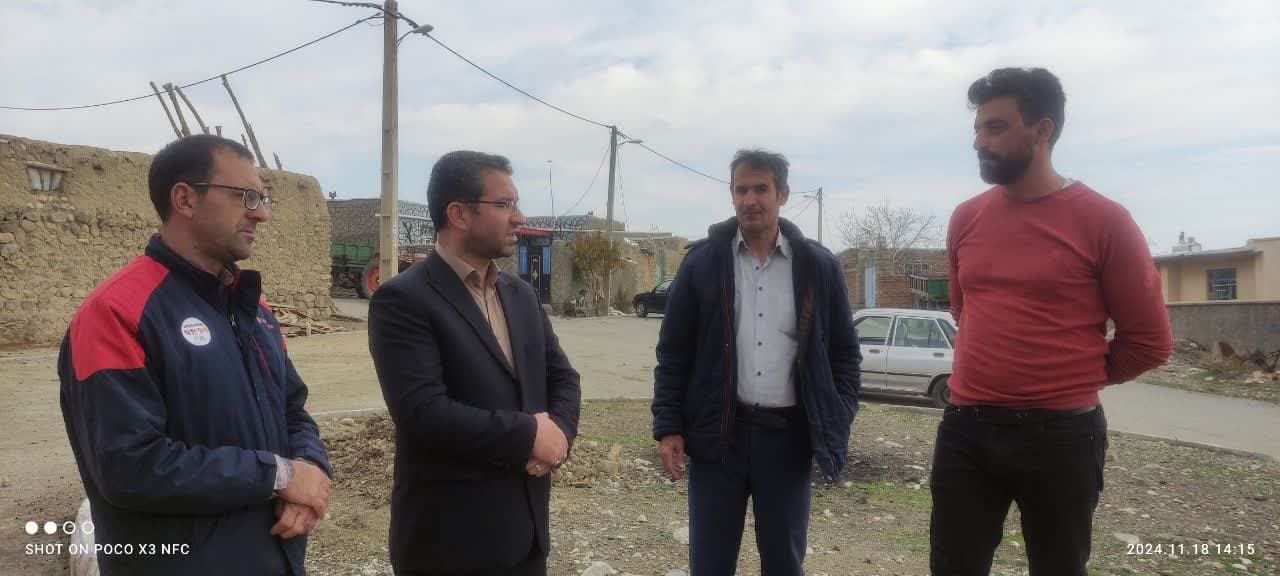 بازدید میدانی محمد رضا عبدالله نژاد فرماندار چالدران از ساماندهی و سنگ فرش معابر روستای قوشا بلاغ سفلی