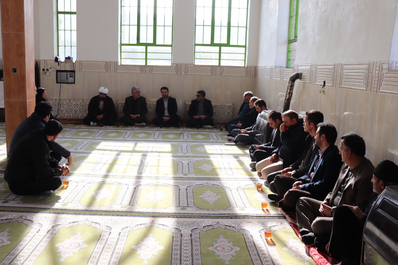 بازدید فرماندار از روستای قرخ بلاغ