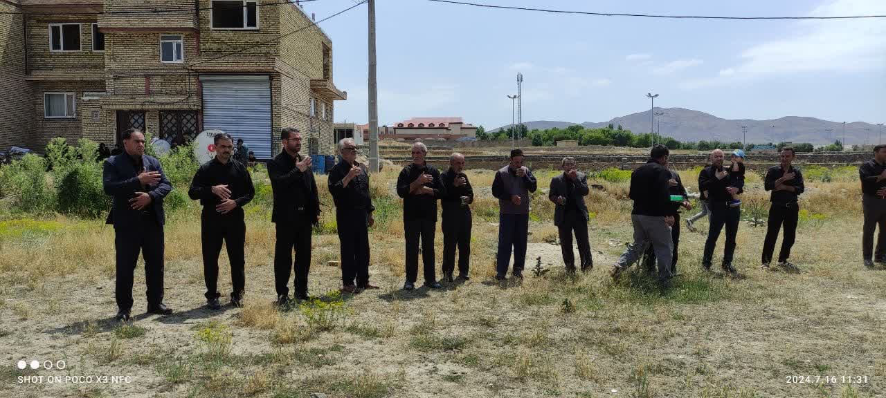 📸گزارش تصویری 🏴حضور محمدرضا عبداله نژادفرماندار شهرستان چالدران در مراسم عزاداری عاشورای حسینی _ هیئت عزاداران حضرت قاسم (ع)