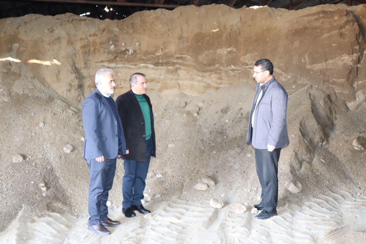 بازدید سرزده فرماندار از اداره راهداری و حمل و نقل جاده ای شهرستان