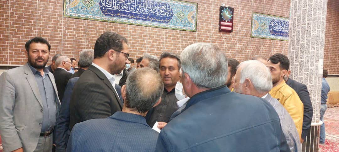  ✅محمد رضا عبدالله نژاد فرماندار شهرستان چالدران با حضور در مسجد جامع شهر آواجیق در قالب دیدار چهره به چهره مسائل و مشکلات مردم را مورد بررسی قرار داد.