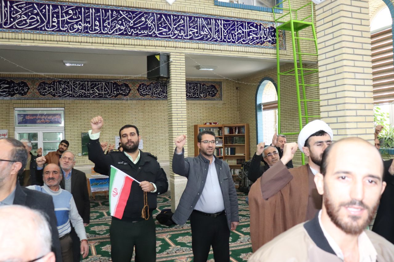 نمازگزاران شهرستان چالدران توهین نشریه فرانسوی به مقدسات و مرجعیت را بشدت محکوم کردند
