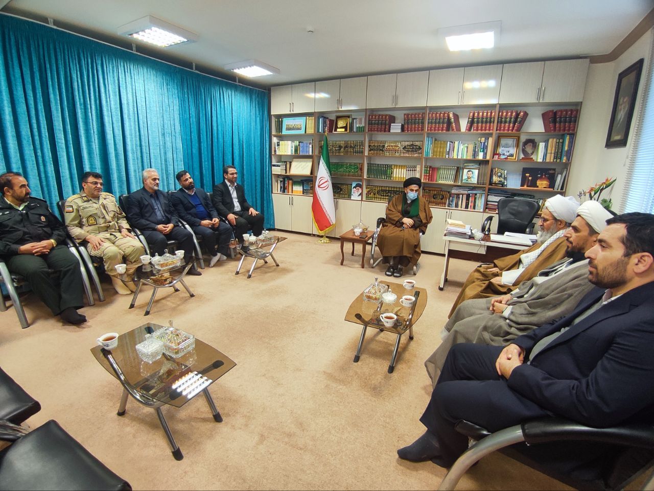 دیدار محمدرضا عبدالله نژاد فرماندار شهرستان چالدران به همراه حجتالاسلام والمسلمین محمدزاده امام جمعه و اعضای شورای تأمین با قریشی نماینده ولی فقیه در استان و امام جمعه ارومیه