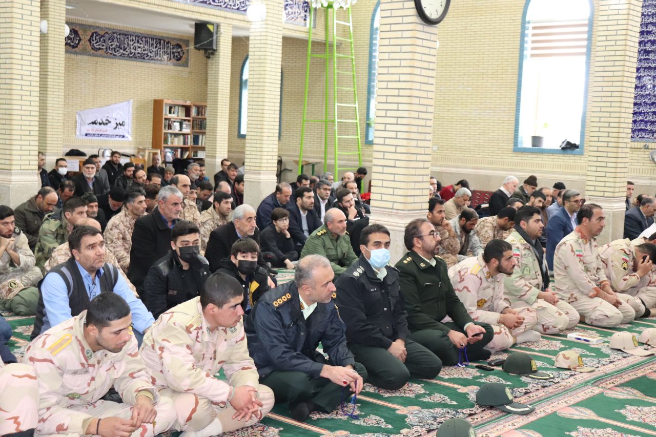 محمد رضا عبدالله نژاد فرماندار چالدران با حضور در مسجد جامع این شهرستان در مراسم عبادی سیاسی نماز جمعه این هفته که به امامت حجت الاسلام و المسلمین محمدزاده امام جمعه شهرستان برگزار شد، شرکت کردند.