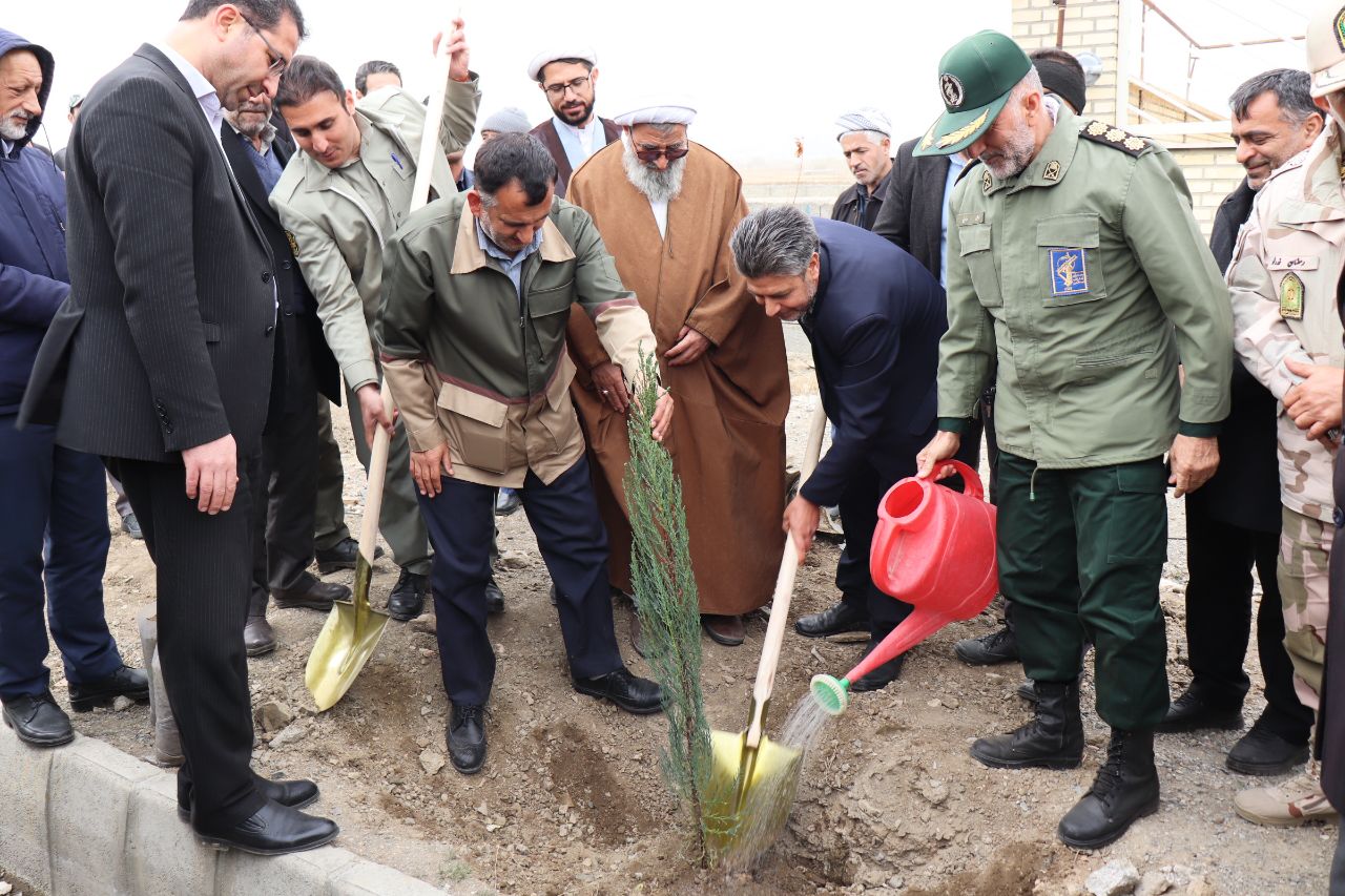 حضور فرماندار چالدران در مراسم روز درختکاری و هفته منابع طبیعی