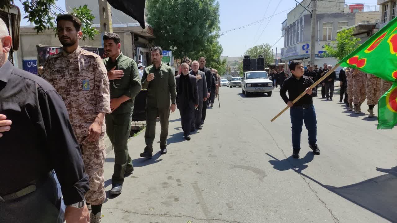 🏴 همزمان با تاسوعای حسینی حضور محمد رضا عبداله نژاد فرماندار چالدران، به همراه امام جمعه محترم شهرستان ،معاون سیاسی امنیتی و اجتماعی و بخشدار مرکزی در جمع عزادارن شهرستان چالدران