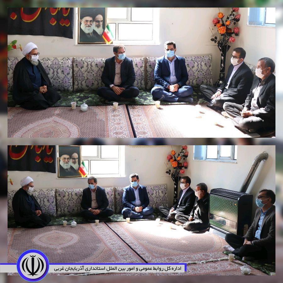 ✅محمدزاده فرماندار شهرستان چالدران به همراه معاونین،بخشدار مرکزی و جمعی از کارکنان فرمانداری با حضور در دفتر امام جمعه انتصاب حجت الاسلام والمسلمین محمدزاده به امامت جمعه چالدران را تبریک وتهنیت گفتند