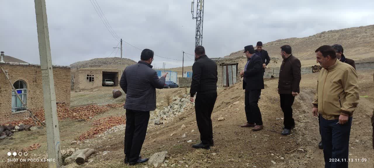 📸گزارش تصویری 💢بازدید محمد رضا عبدالله نژاد فرماندار چالدران به همراه بخشدار مرکزی و جمعی از اعضای شورای اداری از روستای صونا بلاغی 🔷فرماندار چالدران در این بازدید دستورات لازم جهت تسطیح وبهسازی