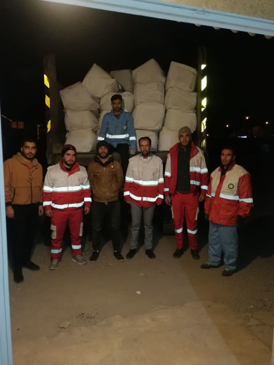 بارگیری چهارمین مرحله از کمک های امدادی جمعیت هلالاحمر چالدران جهت ارسال به مناطق زلزله زده شهرستان خوی با همکاری فرمانداری ،راهداری و حمل و نقل جادهای ،شهرداری و هلالاحمر شهرستان چالدران