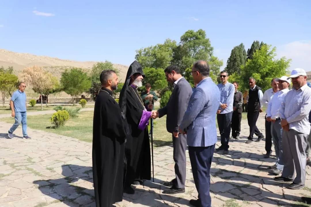 با حضور محمدرضا عبدالله نژاد فرماندار چالدران و اسقف گری گور چفت چیان ، ساماندهی عصاره خانه کلیسای طاطائوس در چالدران به بهره برداری رسید .