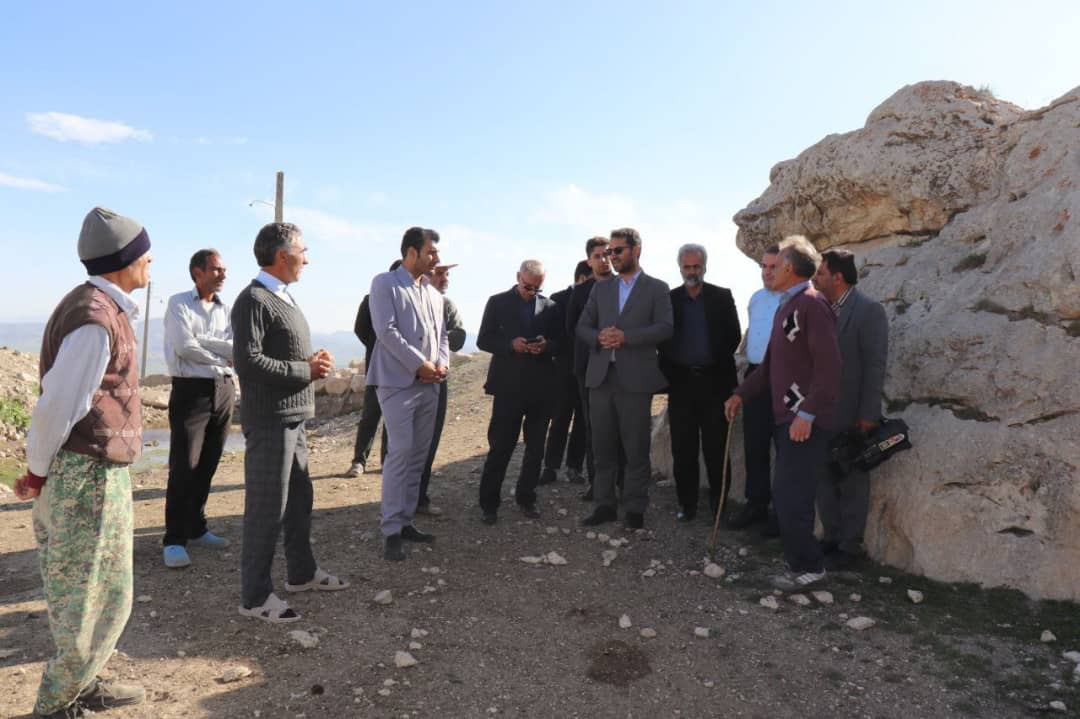عبدالله نژاد فرماندار چالدران در روستای جغال چالدران حضور یافت و با اهالی روستا دیدار و مسائل و مشکلات آنان را از نزدیک مورد بحث و بررسی قرار داد .