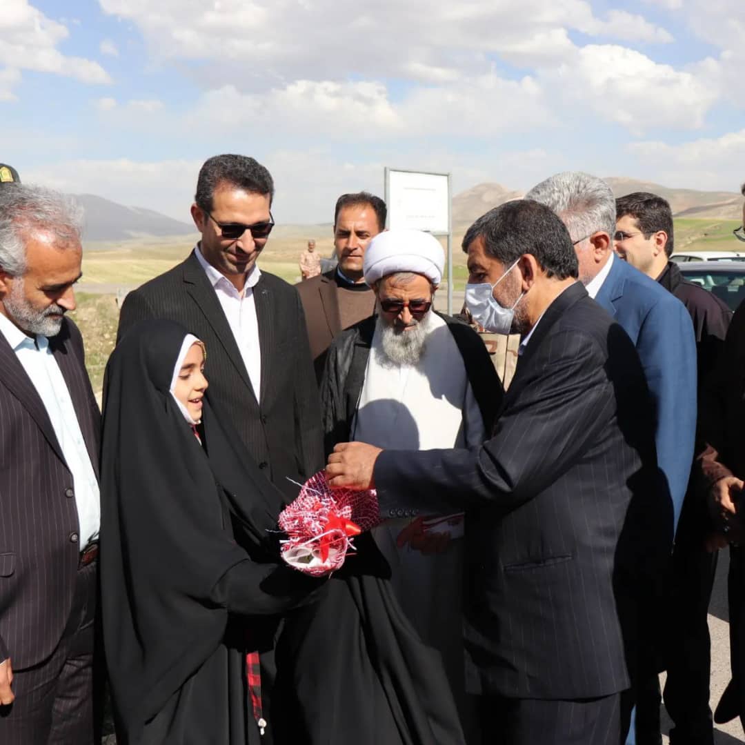 به گزارش روابط عمومی فرمانداری شهرستان چالدران با استقبال گرم محمدرضا عبدالله نژاد فرماندار شهرستان سید عزت الله ضرغامی وزیر محترم میراث فرهنگی ، گردشگری و صنایع دستی وارد شهرستان چالدران شد.