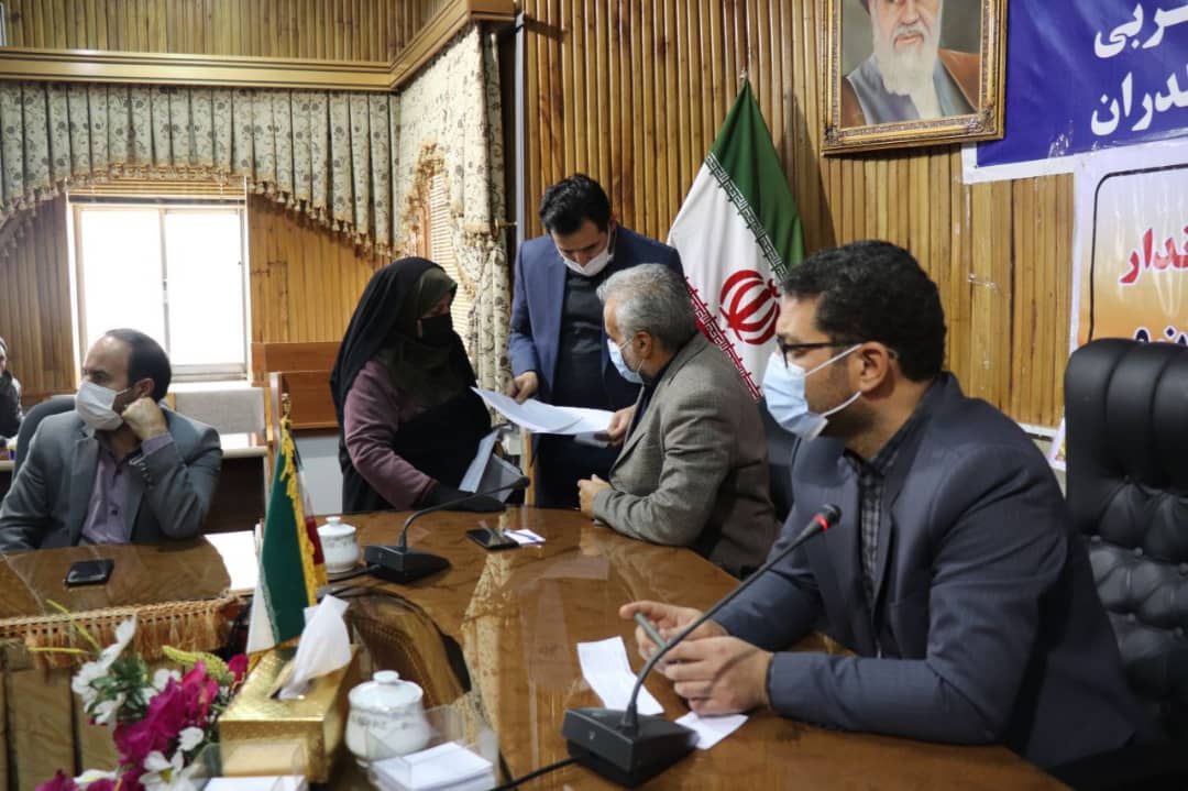 ✅در نهمین روز از ایام الله دهه مبارک فجر عبدالله نژاد فرماندار شهرستان چالدران ، در قالب دیدار چهره به چهره مسائل ومشکلات شهروندان چالدرانی را مورد بحث و بررسی قرار دادند.