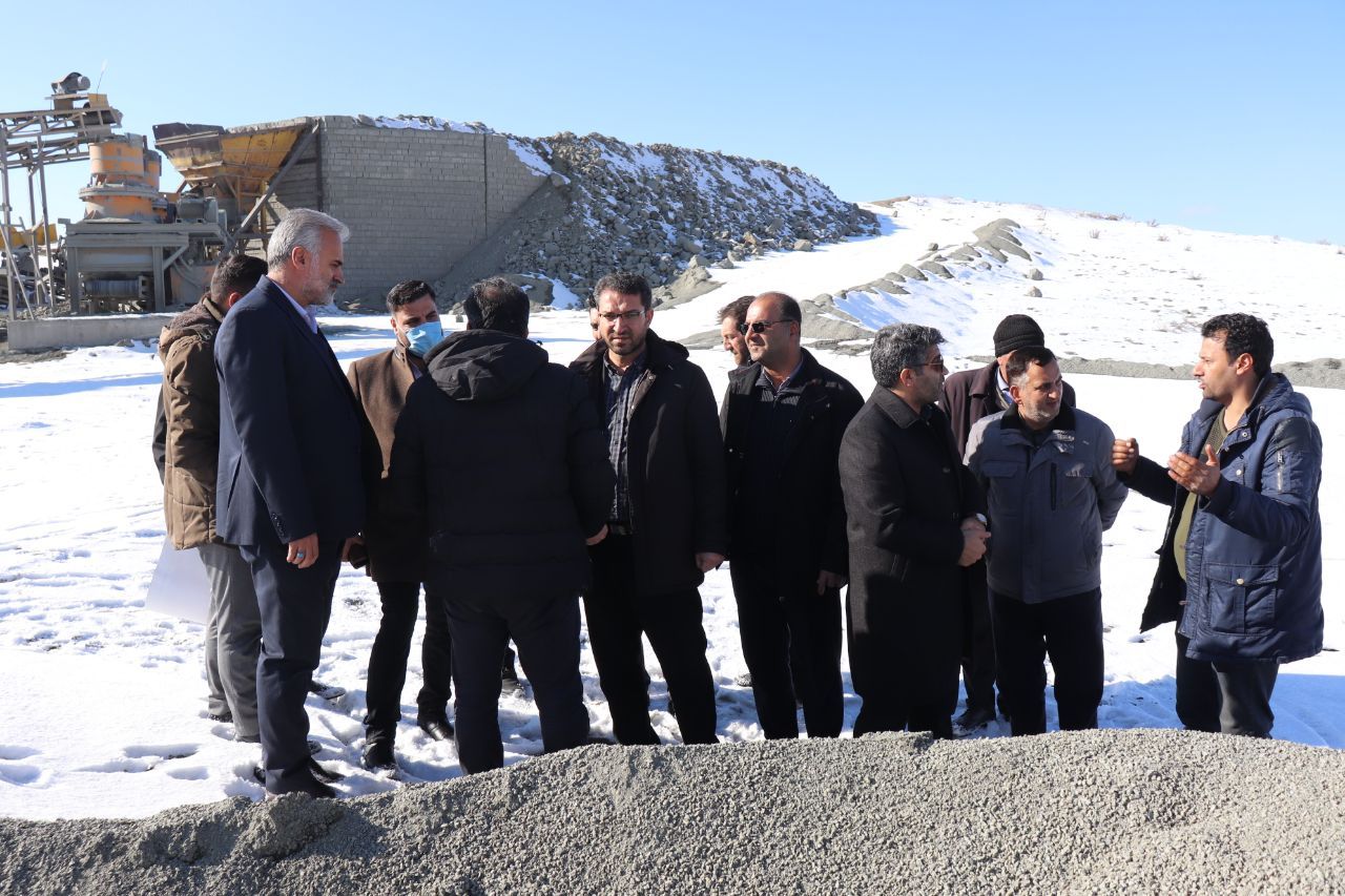 بازدید میدانی فرماندار چالدران از معدن فعال سنگ آهن واقع در روستای انبار ماران