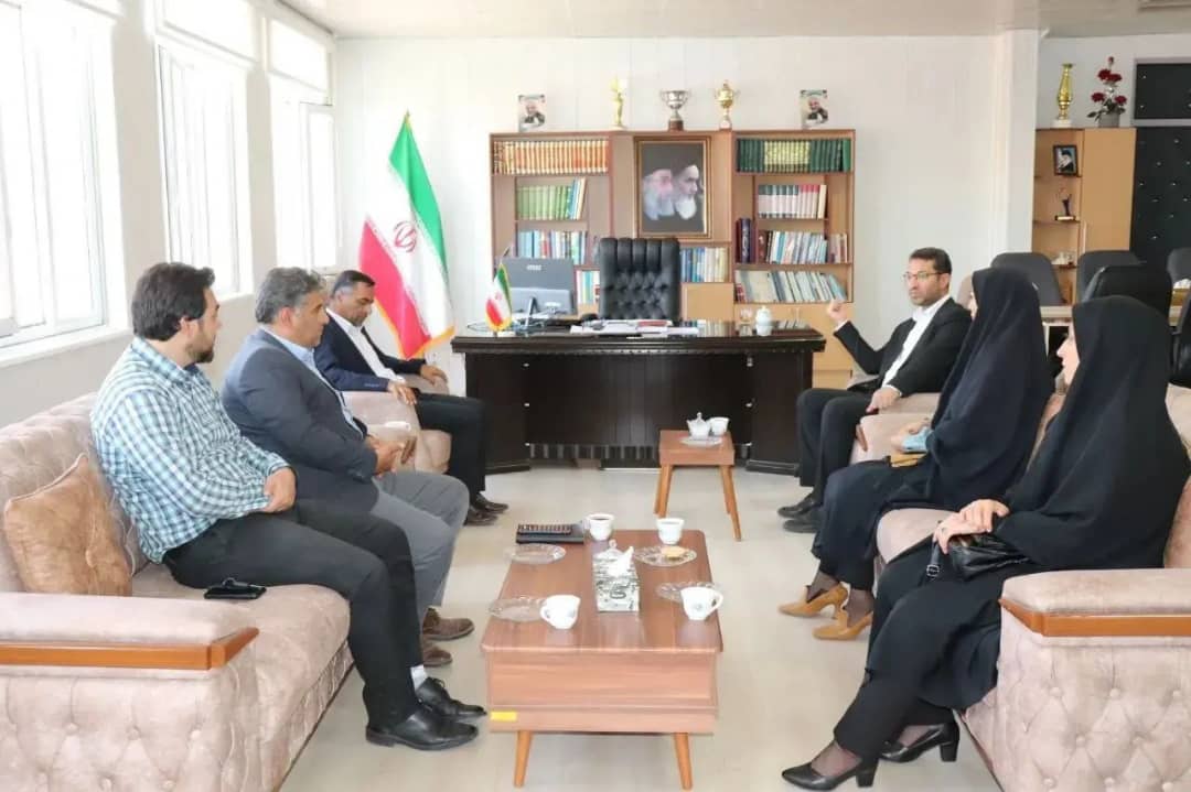 دیدار فرماندار شهرستان چالدران با شهردار سیه چشمه و اعضای شورای اسلامی شهر