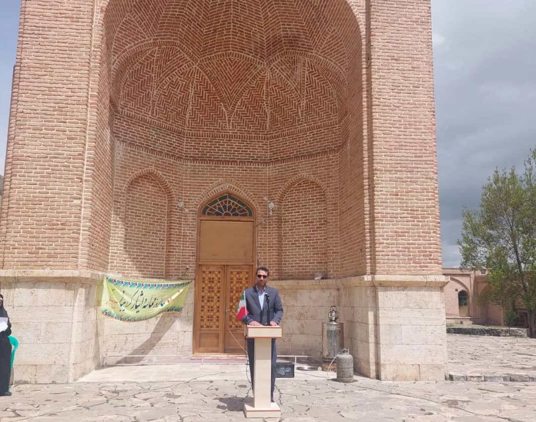  ✅ همزمان با هفته میراث فرهنگی مراسم گرامیداشت این هفته با حضورمحمد رضا عبدالله نژاد فرماندار شهرستان چالدران در محل مقبره سید صدرالدین برگزار شد .
