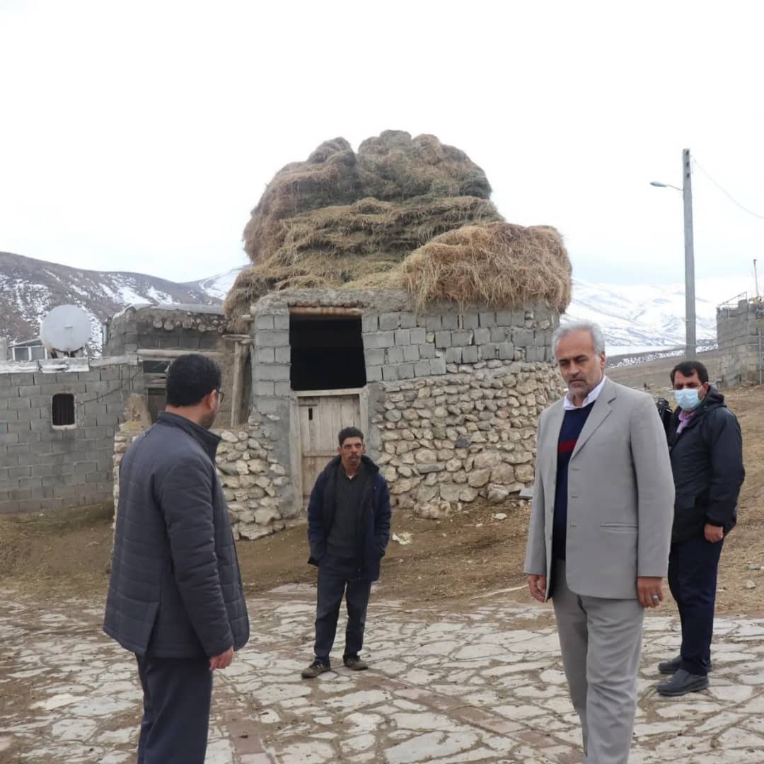 ✅عبدالله نژاد فرماندار شهرستان چالدران ، با حضور در روستای بابا احمد ضمن بازدید از روستا از نزدیک مسائل و مشکلات اهالی روستا را مورد بحث و بررسی قرار دادند.