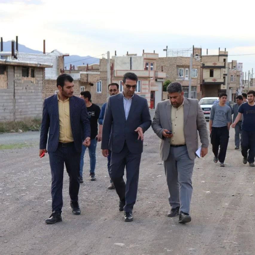 بازدید میدانی محمد رضا عبدالله نژاد فرماندار شهرستان چالدران از مناطق حاشیه شهر در راستای محرومیت زدایی و حل مسائل و مشکلات مردم حاشیه شهر