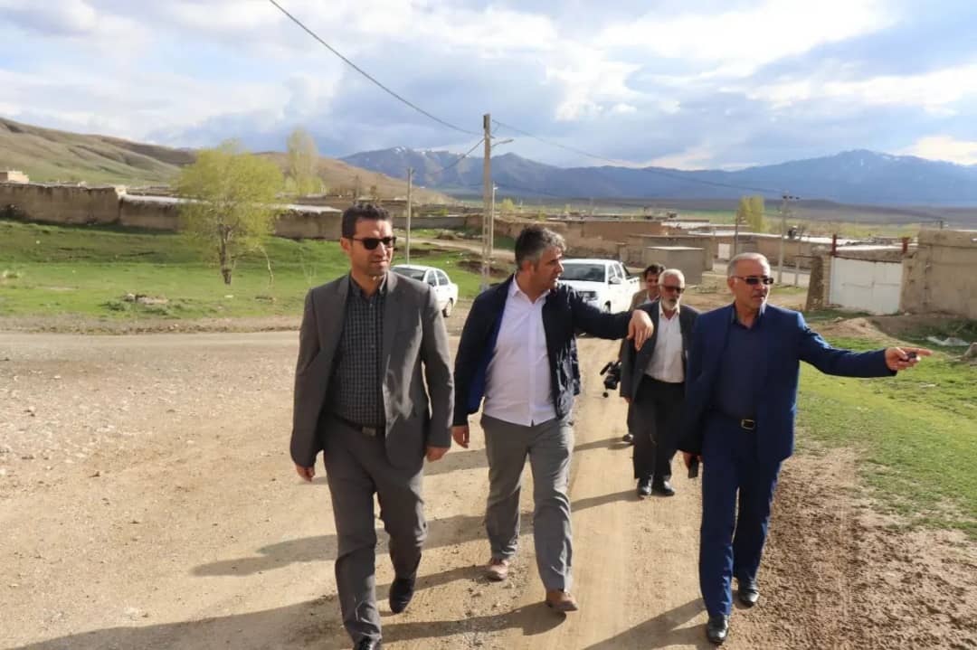 محمد رضا عبدالله نژاد فرماندار شهرستان چالدران با حضور در روستای عباس کندی مسائل و مشکلات این روستا را از نزدیک مورد بحث و بررسی قرار داد.