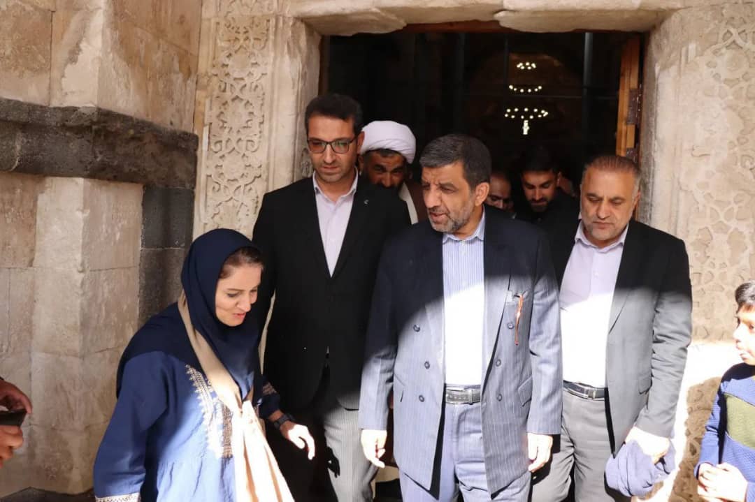 ضرغامی وزیر میراث فرهنگی و گردشگری و صنایع دستی با محمدرضا عبدالله نژاد فرماندار شهرستان چالدران و هیات همراه از مجموعه جهانی قره کلیسا بازدید نمود.