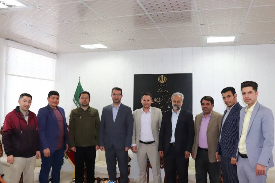  ✅ با حضور محمد رضا عبدالله نژاد فرماندار شهرستان چالدران و ابراهیم زاده معاون سیاسی ، امنیتی و اجتماعی فرماندار نشست خبری با خبرنگاران و فعالین عرصه فضای مجازی برگزار شد.