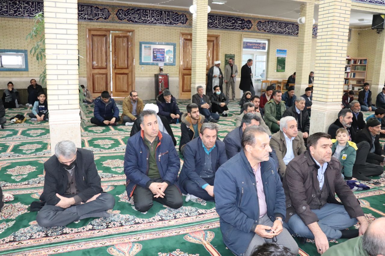 ✍ به گزارش پایگاه اطلاع رسانی فرمانداری شهرستان چالدران ؛ محمد رضا عبدالله نژاد فرماندار با حضور در مسجد جامع این شهرستان در مراسم عبادی سیاسی نماز جمعه این هفته شرکت نمودند
