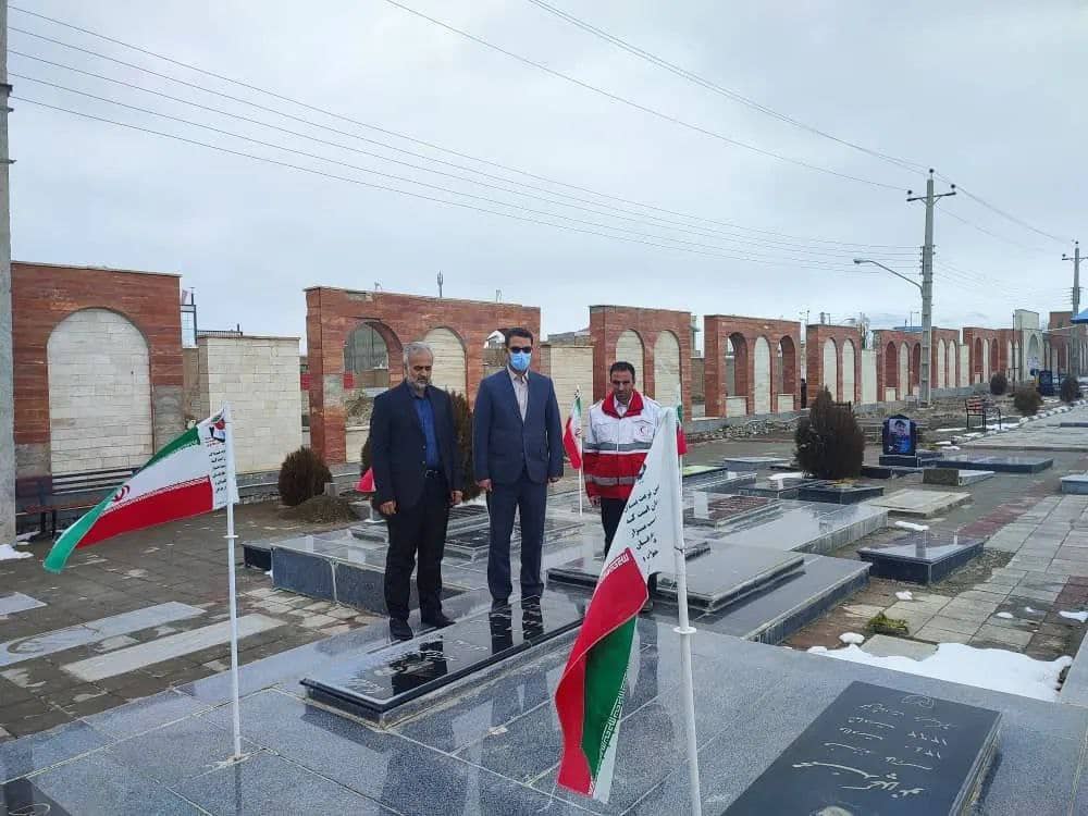 ✅عبدالله نژاد فرماندار شهرستان چالدران به همراه ابراهیم زاده معاون سیاسی ،امنیتی و اجتماعی فرماندار در اولین روز از سال جدید در مزار شهدای شهرستان چالدران حضور یافتند.