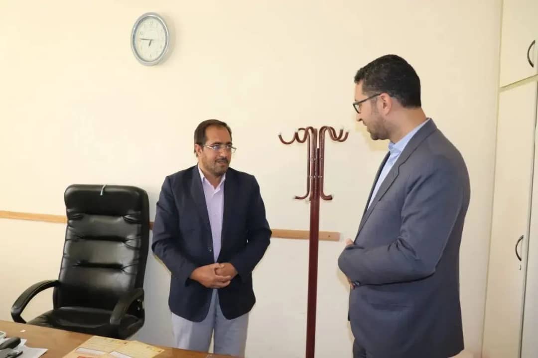 محمدرضا عبدالله نژاد فرماندار شهرستان چالدران امروز صبح در نخستین لحظه ساعات اداری ، به صورت سرزده از ادارات صنعت و معدن و اداره تعاون، کار ورفاه امور اجتماعی بازدید کرد .