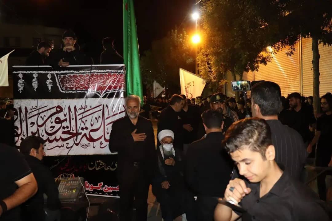 حضور ابراهیم زاده معاون سیاسی امنیتی و اجتماعی فرماندار چالدران در جمع عزاداران حسینی در شب عاشورا