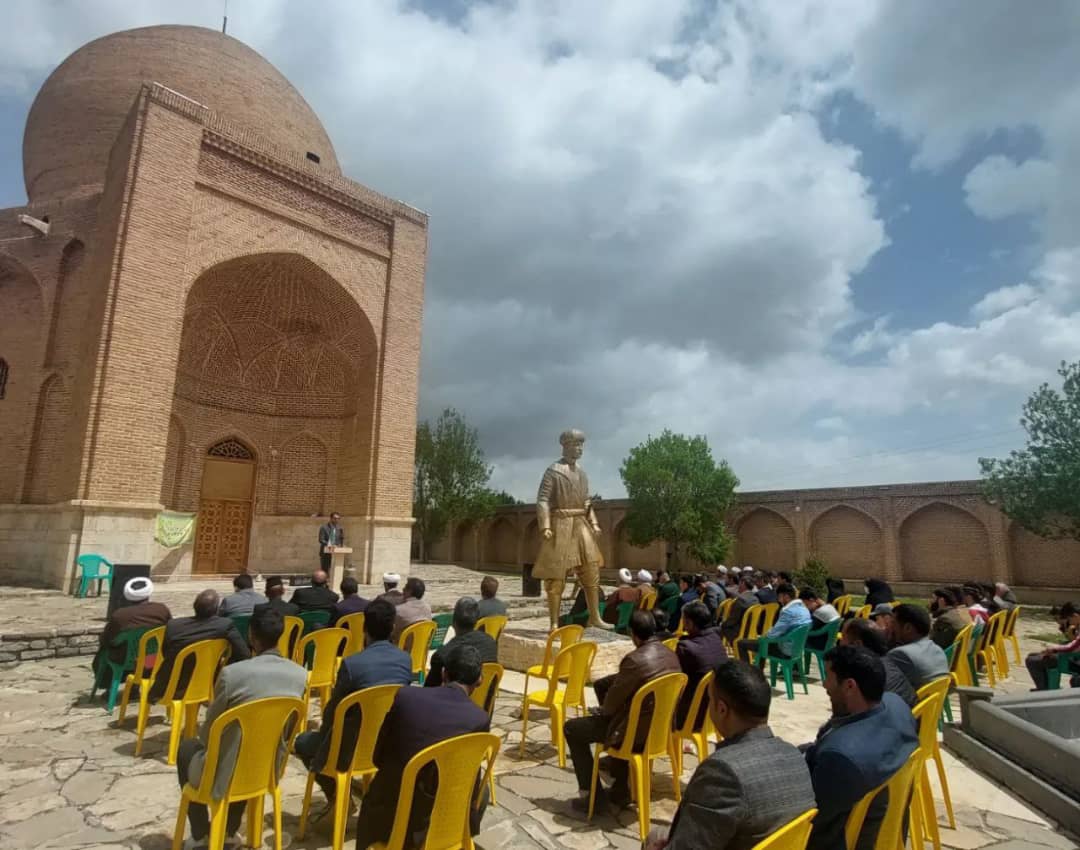  ✅ همزمان با هفته میراث فرهنگی مراسم گرامیداشت این هفته با حضورمحمد رضا عبدالله نژاد فرماندار شهرستان چالدران در محل مقبره سید صدرالدین برگزار شد .