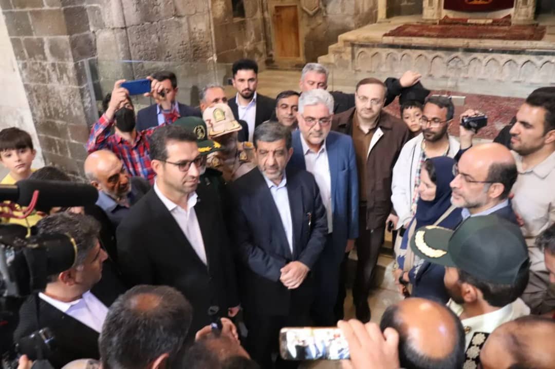 ضرغامی وزیر میراث فرهنگی و گردشگری و صنایع دستی با محمدرضا عبدالله نژاد فرماندار شهرستان چالدران و هیات همراه از مجموعه جهانی قره کلیسا بازدید نمود.