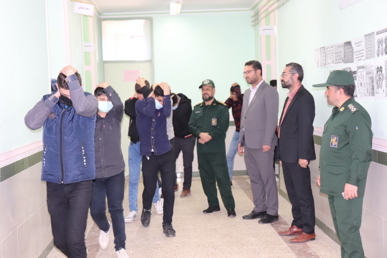 برگزاری مانور زلزله در مدارس با حضور فرماندار و مسئولین شهرستانی